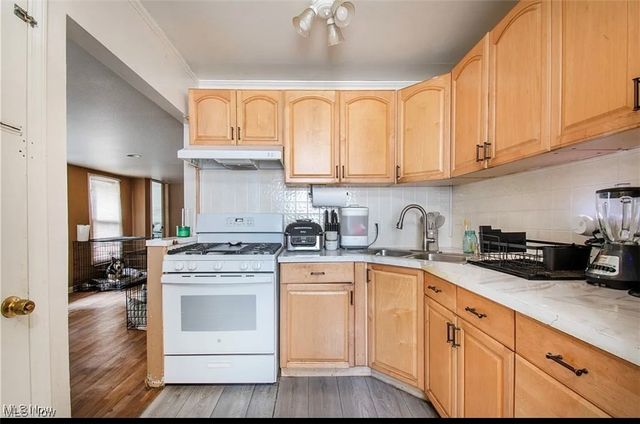 7387 Oregon Trail, Youngstown, OH 44512