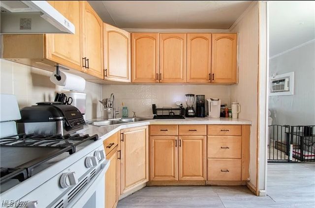 7387 Oregon Trail, Youngstown, OH 44512