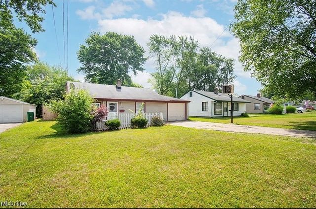 7387 Oregon Trail, Youngstown, OH 44512