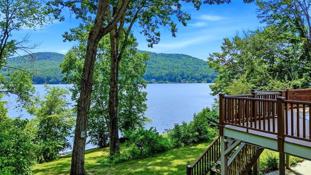 828 West Main Street, Hillsborough, NH 03244
