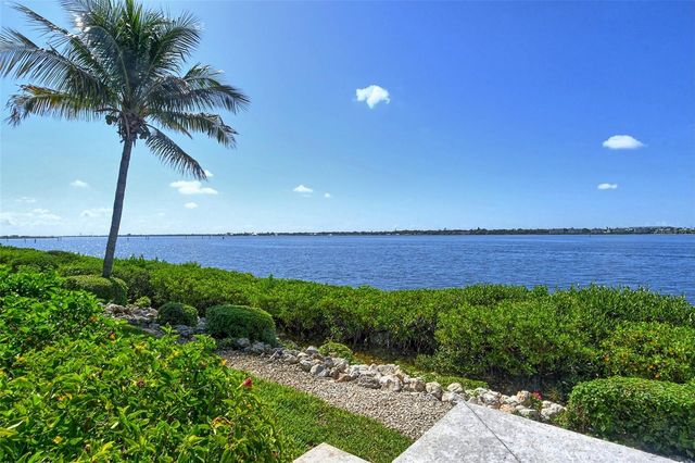 811 RIVIERA DUNES WAY, Palmetto, FL 34221