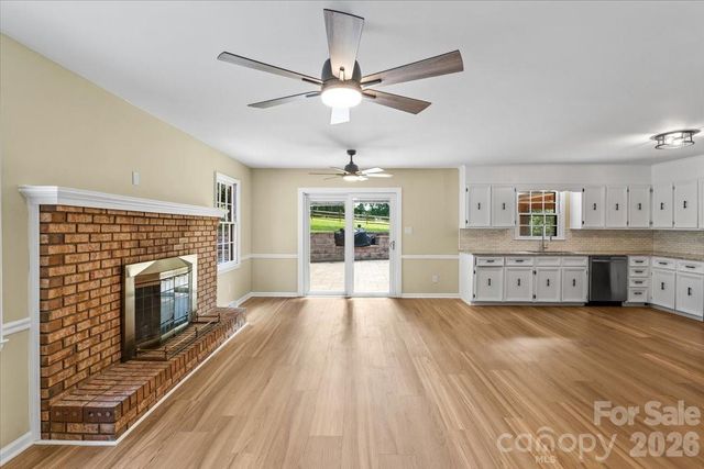 4024 Wandering Lane NE, Hickory, NC 28601