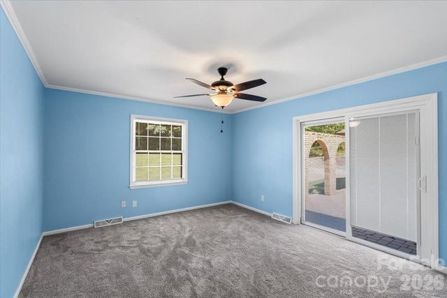 4024 Wandering Lane NE, Hickory, NC 28601