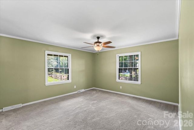 4024 Wandering Lane NE, Hickory, NC 28601