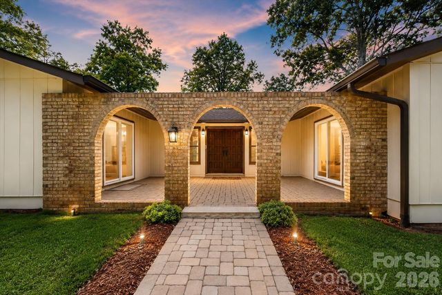 4024 Wandering Lane NE, Hickory, NC 28601