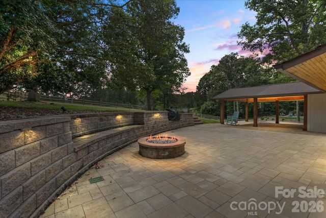 4024 Wandering Lane NE, Hickory, NC 28601
