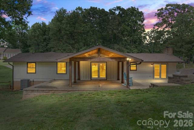 4024 Wandering Lane NE, Hickory, NC 28601