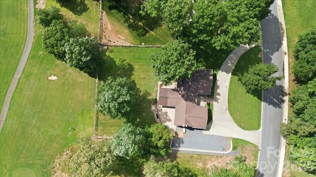4024 Wandering Lane NE, Hickory, NC 28601