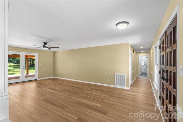 4024 Wandering Lane NE, Hickory, NC 28601