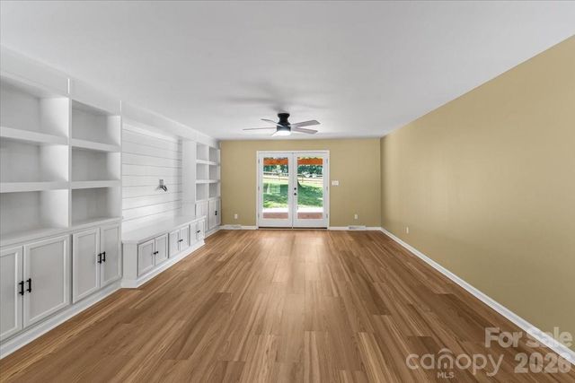 4024 Wandering Lane NE, Hickory, NC 28601