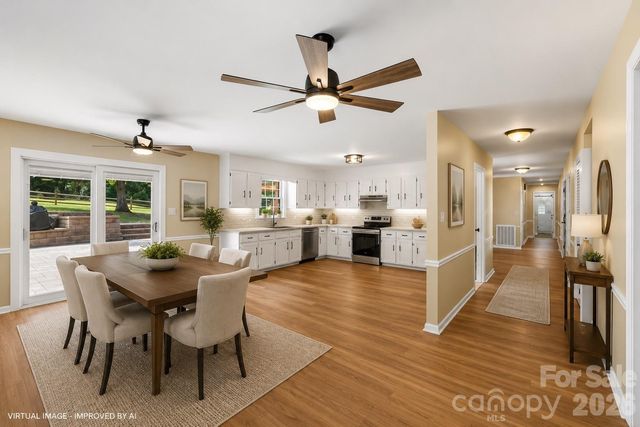 4024 Wandering Lane NE, Hickory, NC 28601