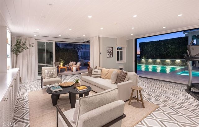 117 34th Street, Manhattan Beach, CA 90266