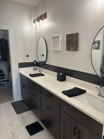 3375 Grand Valley Dr. Drive, West Des Moines, IA 50265