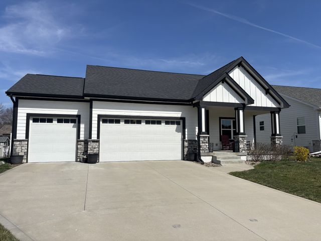 3375 Grand Valley Dr. Drive, West Des Moines, IA 50265