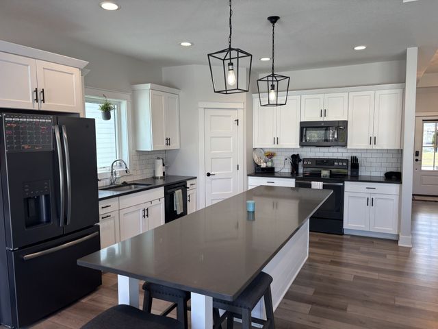 3375 Grand Valley Dr. Drive, West Des Moines, IA 50265