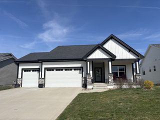 3375 Grand Valley Dr. Drive, West Des Moines, IA 50265