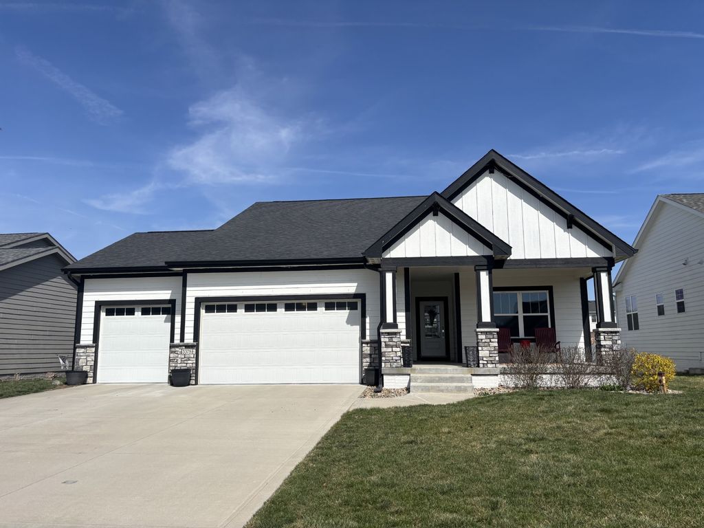 3375 Grand Valley Dr. Drive, West Des Moines, IA 50265