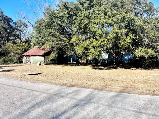 39 Tip Top Drive, Greeleyville, SC 29056