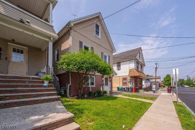 305 W Clay Ave, Roselle Park Boro, NJ 07204