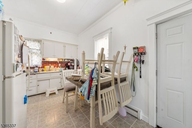 305 W Clay Ave, Roselle Park Boro, NJ 07204