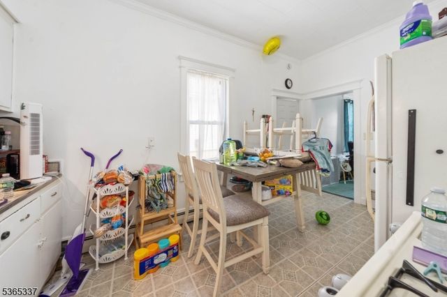 305 W Clay Ave, Roselle Park Boro, NJ 07204