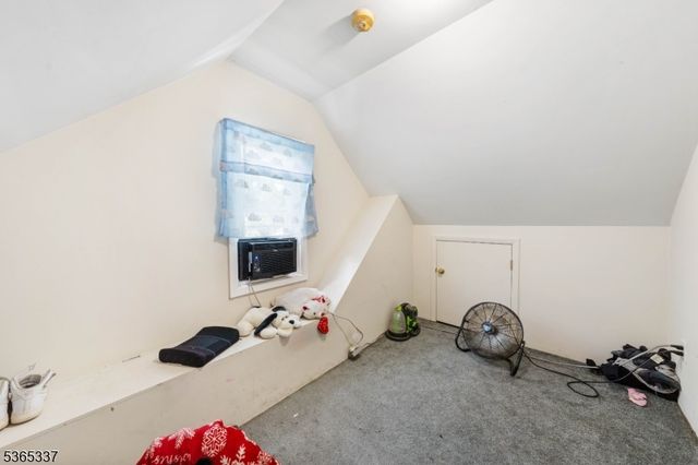 305 W Clay Ave, Roselle Park Boro, NJ 07204