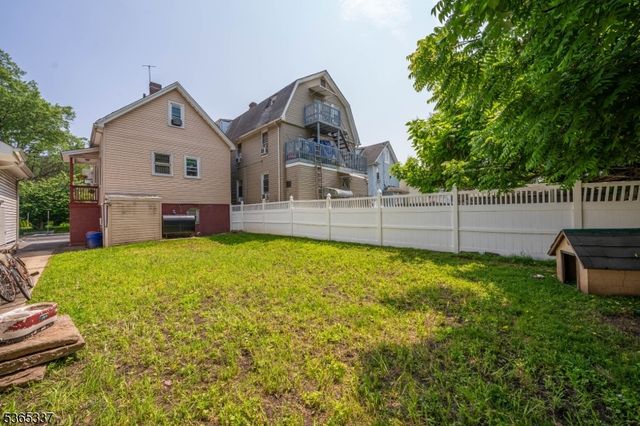 305 W Clay Ave, Roselle Park Boro, NJ 07204