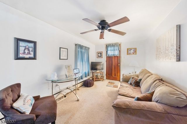 305 W Clay Ave, Roselle Park Boro, NJ 07204