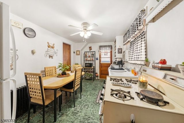 305 W Clay Ave, Roselle Park Boro, NJ 07204