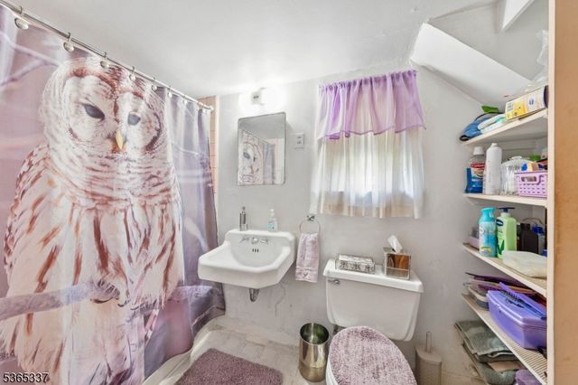 305 W Clay Ave, Roselle Park Boro, NJ 07204