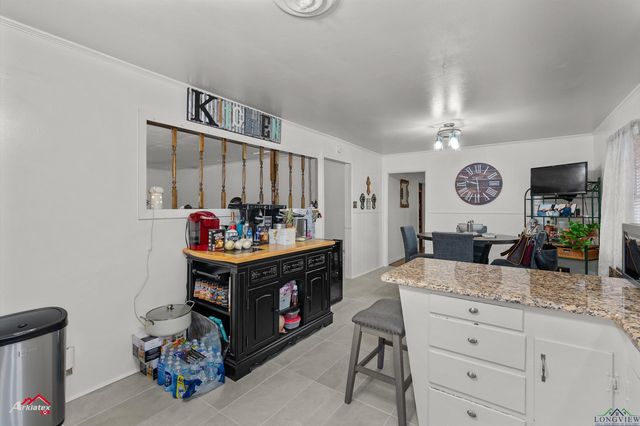 214 Christian Dr, Henderson, TX 75652