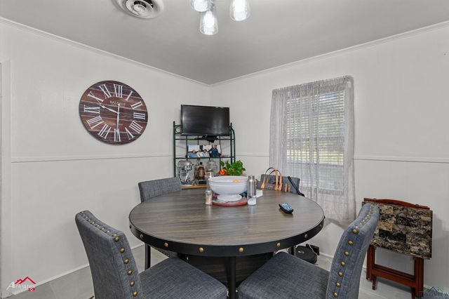 214 Christian Dr, Henderson, TX 75652