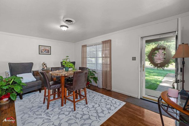 214 Christian Dr, Henderson, TX 75652