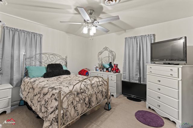 214 Christian Dr, Henderson, TX 75652