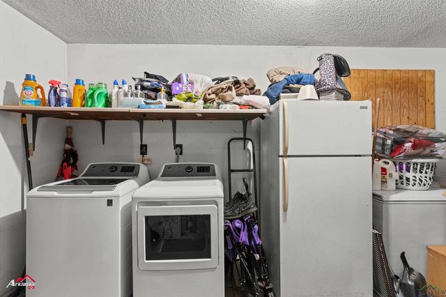 214 Christian Dr, Henderson, TX 75652