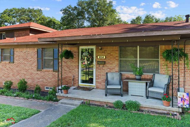 214 Christian Dr, Henderson, TX 75652