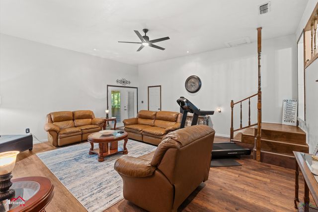 214 Christian Dr, Henderson, TX 75652