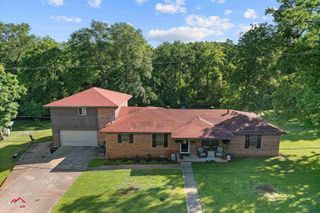214 Christian Dr, Henderson, TX 75652