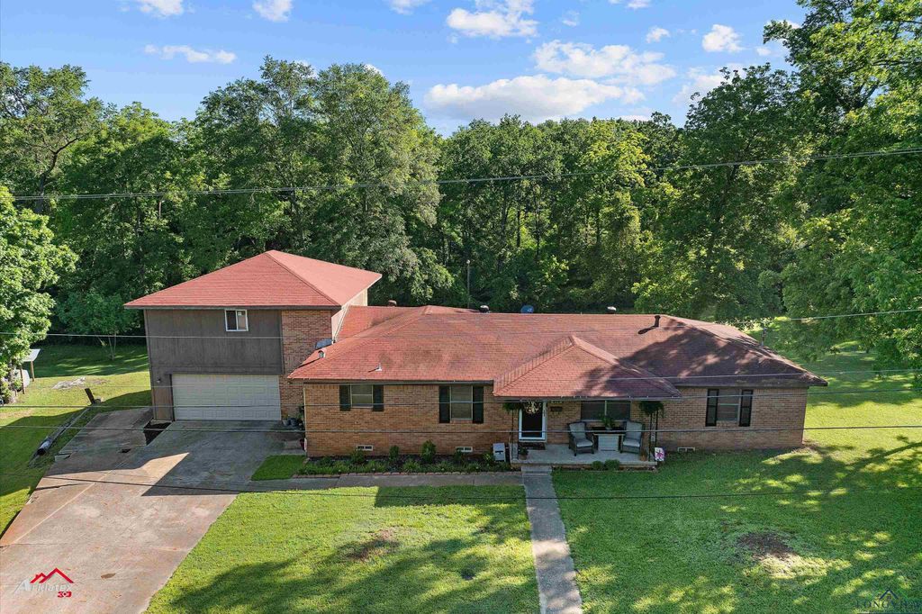 214 Christian Dr, Henderson, TX 75652