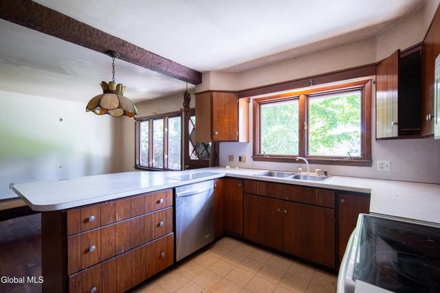 40 Rutkiewicz Road, Coeymans, NY 12143