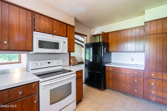 40 Rutkiewicz Road, Coeymans, NY 12143