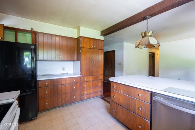 40 Rutkiewicz Road, Coeymans, NY 12143