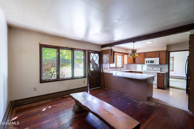 40 Rutkiewicz Road, Coeymans, NY 12143