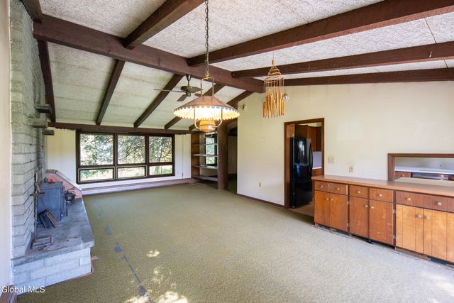 40 Rutkiewicz Road, Coeymans, NY 12143