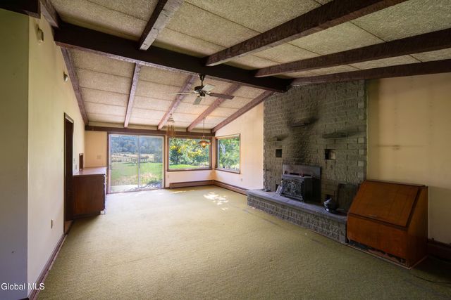 40 Rutkiewicz Road, Coeymans, NY 12143