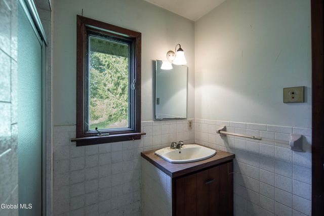 40 Rutkiewicz Road, Coeymans, NY 12143