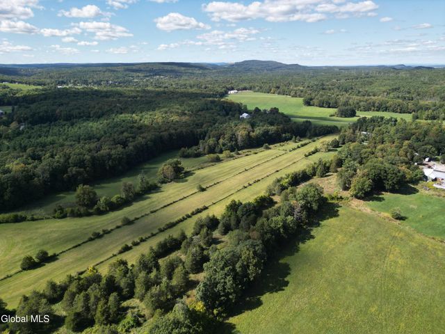 40 Rutkiewicz Road, Coeymans, NY 12143