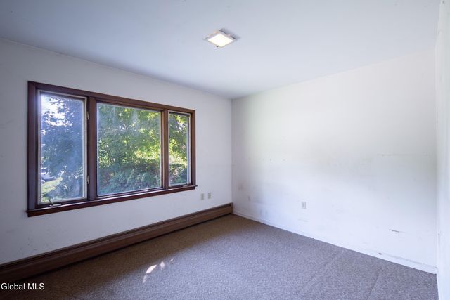 40 Rutkiewicz Road, Coeymans, NY 12143