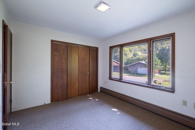 40 Rutkiewicz Road, Coeymans, NY 12143