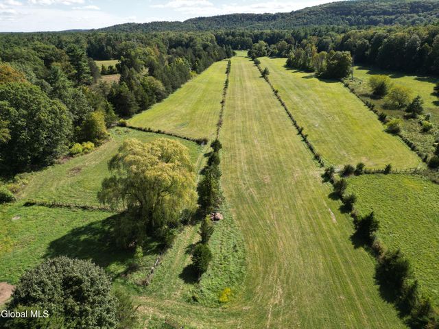 40 Rutkiewicz Road, Coeymans, NY 12143